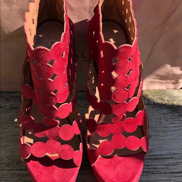 Alaia Red Suede Scalloped CutOut Heel,Size-38.5 - Picture 9 of 16